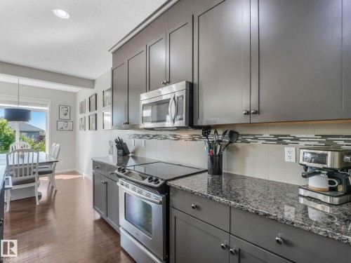 908 Goshawk Point(E) Nw, Edmonton, AB - Indoor Photo Showing Kitchen