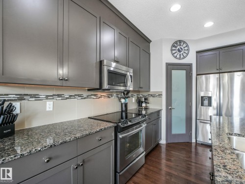 908 Goshawk Point(E) Nw, Edmonton, AB - Indoor Photo Showing Kitchen With Stainless Steel Kitchen With Upgraded Kitchen