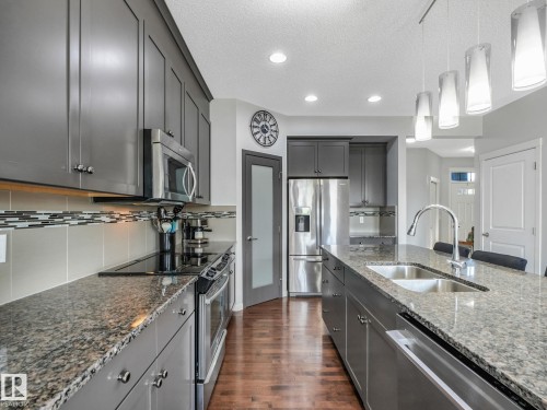 908 Goshawk Point(E) Nw, Edmonton, AB - Indoor Photo Showing Kitchen With Stainless Steel Kitchen With Double Sink With Upgraded Kitchen