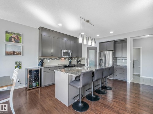 908 Goshawk Point(E) Nw, Edmonton, AB - Indoor Photo Showing Kitchen With Stainless Steel Kitchen With Upgraded Kitchen