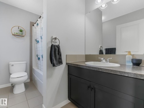 908 Goshawk Point(E) Nw, Edmonton, AB - Indoor Photo Showing Bathroom