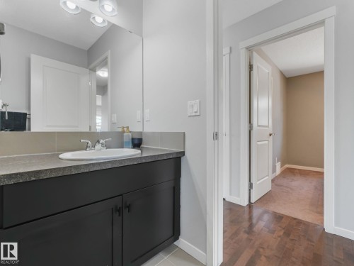 908 Goshawk Point(E) Nw, Edmonton, AB - Indoor Photo Showing Bathroom