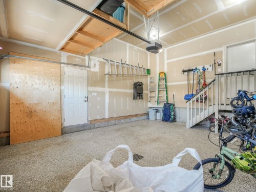 908 Goshawk Point(E) Nw, Edmonton, AB - Indoor Photo Showing Garage