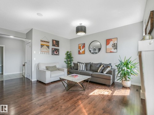 908 Goshawk Point(E) Nw, Edmonton, AB - Indoor Photo Showing Living Room
