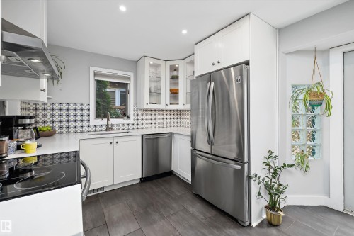 9851 86 Avenue Nw, Edmonton, AB - Indoor Photo Showing Kitchen With Upgraded Kitchen