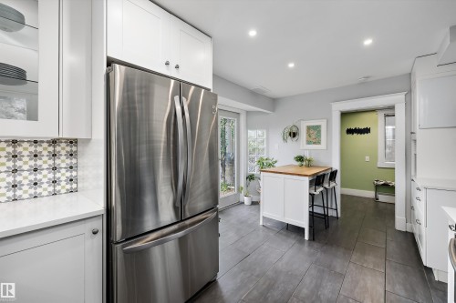 9851 86 Avenue Nw, Edmonton, AB - Indoor Photo Showing Kitchen