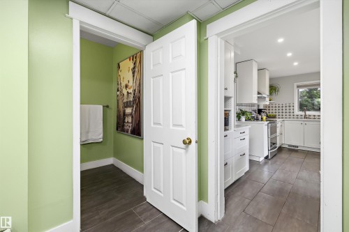 9851 86 Avenue Nw, Edmonton, AB - Indoor