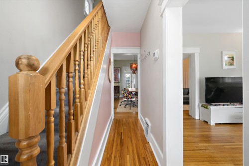 9851 86 Avenue Nw, Edmonton, AB - Indoor Photo Showing Other Room