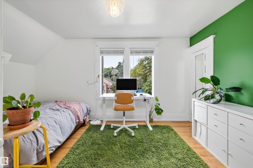 9851 86 Avenue Nw, Edmonton, AB - Indoor Photo Showing Bedroom