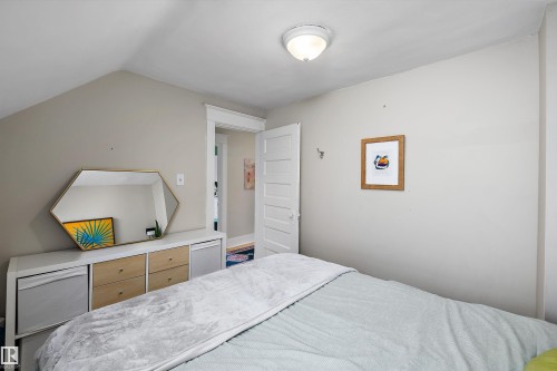 9851 86 Avenue Nw, Edmonton, AB - Indoor Photo Showing Bedroom