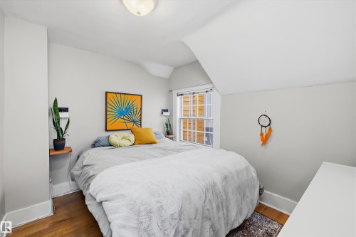9851 86 Avenue Nw, Edmonton, AB - Indoor Photo Showing Bedroom