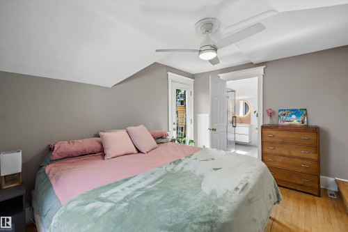 9851 86 Avenue Nw, Edmonton, AB - Indoor Photo Showing Bedroom
