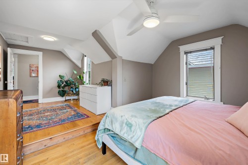 9851 86 Avenue Nw, Edmonton, AB - Indoor Photo Showing Bedroom