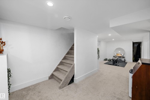 9851 86 Avenue Nw, Edmonton, AB - Indoor Photo Showing Other Room