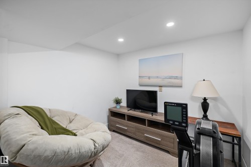 9851 86 Avenue Nw, Edmonton, AB - Indoor