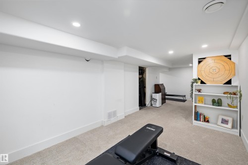 9851 86 Avenue Nw, Edmonton, AB - Indoor