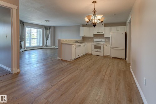 #326 2741 55 St Nw, Edmonton, AB - Indoor Photo Showing Kitchen