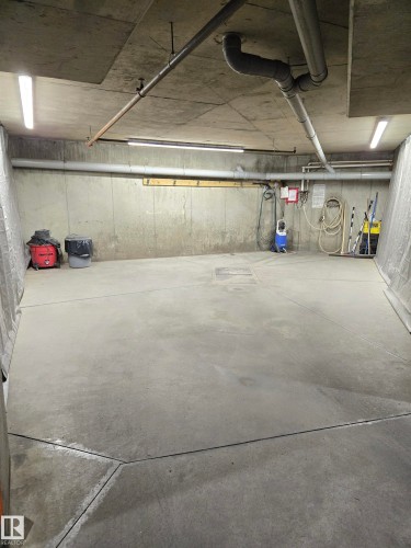 #326 2741 55 St Nw, Edmonton, AB - Indoor Photo Showing Garage