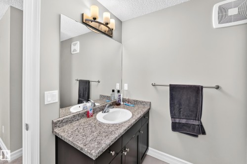 15908 10 Avenue Sw, Edmonton, AB - Indoor Photo Showing Bathroom