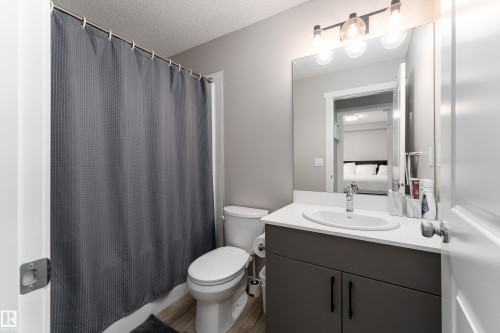 #61A 1530 Tamarack Bv Nw, Edmonton, AB - Indoor Photo Showing Bathroom