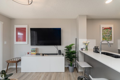 #61A 1530 Tamarack Bv Nw, Edmonton, AB - Indoor Photo Showing Living Room
