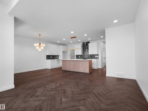 1733 Crossbill Loop Nw, Edmonton, AB - Indoor Photo Showing Kitchen