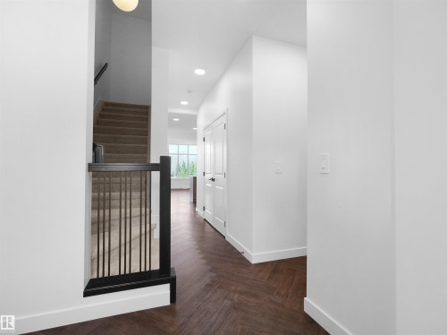 1733 Crossbill Loop Nw, Edmonton, AB - Indoor Photo Showing Other Room