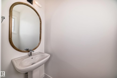 2108 Crossbill Lane Nw, Edmonton, AB - Indoor Photo Showing Bathroom