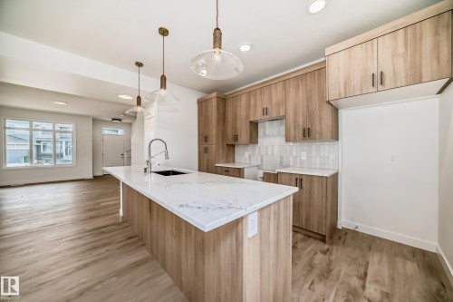 2108 Crossbill Lane Nw, Edmonton, AB - Indoor Photo Showing Kitchen