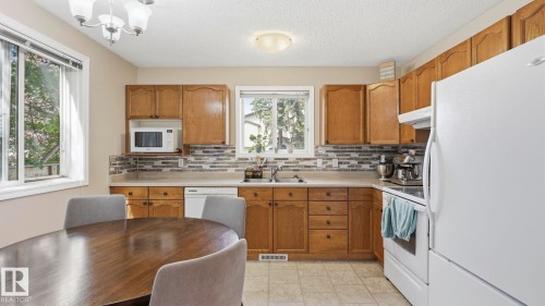 8230 71 Street Nw, Edmonton, AB - Indoor Photo Showing Other Room