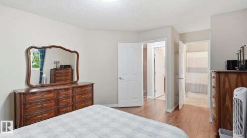 8230 71 Street Nw, Edmonton, AB - Indoor Photo Showing Bedroom