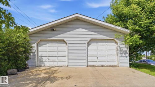 8230 71 Street Nw, Edmonton, AB - Outdoor