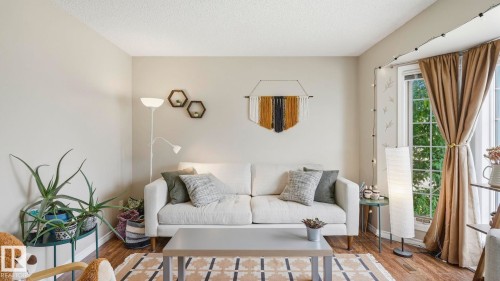 8230 71 Street Nw, Edmonton, AB - Indoor