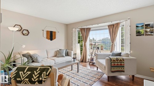8230 71 Street Nw, Edmonton, AB - Indoor Photo Showing Living Room