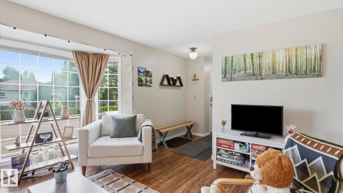 8230 71 Street Nw, Edmonton, AB - Indoor
