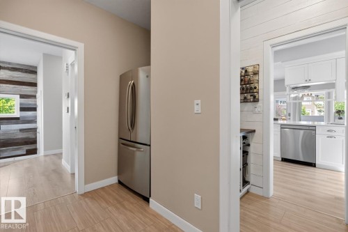 371 Simpkins Wynd, Leduc, AB - Indoor Photo Showing Kitchen