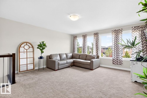 371 Simpkins Wynd, Leduc, AB - Indoor Photo Showing Living Room