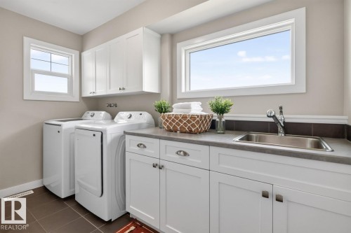 371 Simpkins Wynd, Leduc, AB - Indoor Photo Showing Laundry Room