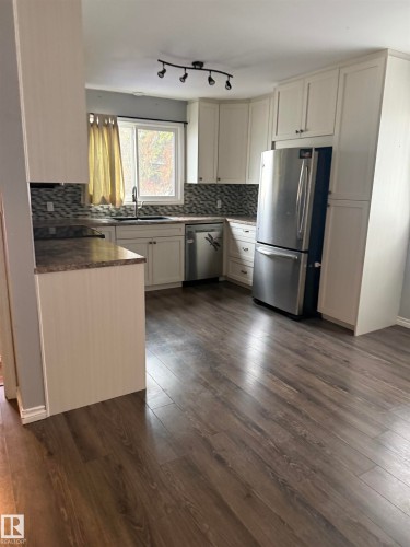 5307 48 Street, Stony Plain, AB - Indoor Photo Showing Kitchen