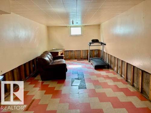 Image quality insufficient for description - 5206 51Ave, Willingdon, AB - Indoor