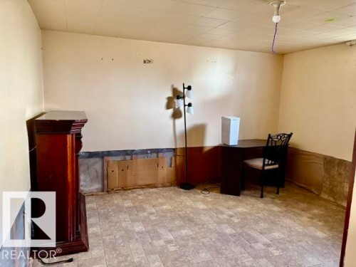 Image quality insufficient for description - 5206 51Ave, Willingdon, AB - Indoor