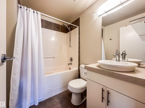 #703 10152 104 St Nw, Edmonton, AB - Indoor Photo Showing Bathroom