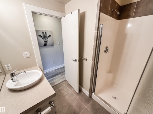 #703 10152 104 St Nw, Edmonton, AB - Indoor Photo Showing Bathroom