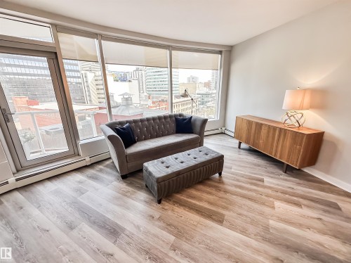 #703 10152 104 St Nw, Edmonton, AB - Indoor Photo Showing Living Room