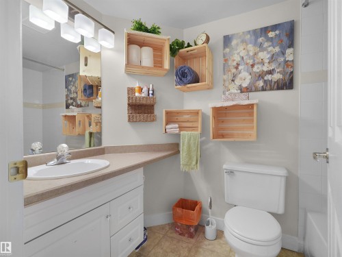 #203 9760 174 St Nw, Edmonton, AB - Indoor Photo Showing Bathroom