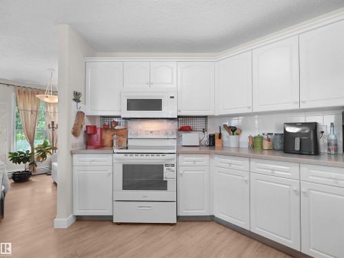 #203 9760 174 St Nw, Edmonton, AB - Indoor Photo Showing Kitchen