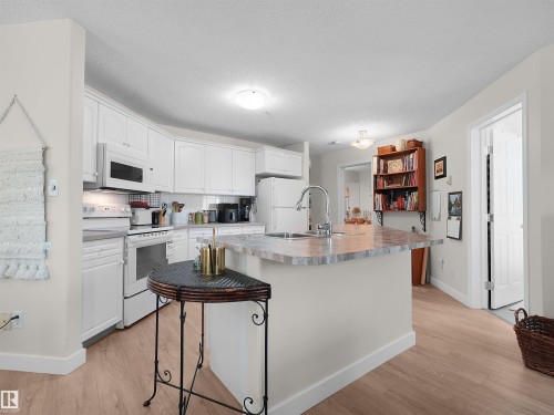 #203 9760 174 St Nw, Edmonton, AB - Indoor Photo Showing Kitchen