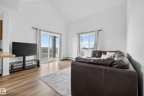 #430 3425 19 St Nw, Edmonton, AB - Indoor Photo Showing Living Room