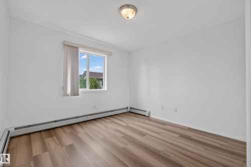 #430 3425 19 St Nw, Edmonton, AB - Indoor Photo Showing Other Room