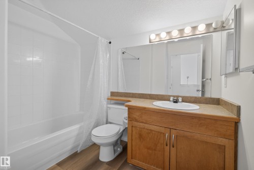 #430 3425 19 St Nw, Edmonton, AB - Indoor Photo Showing Bathroom